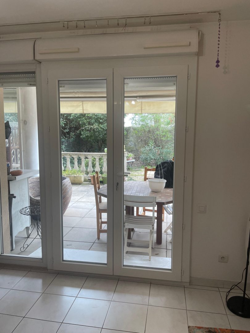Installation d’une portefenêtre en PVC avec double vitrage DV 4204 ITR — free download